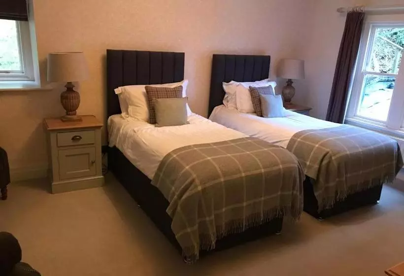 בית מלון כפרי Ravenstone Manor