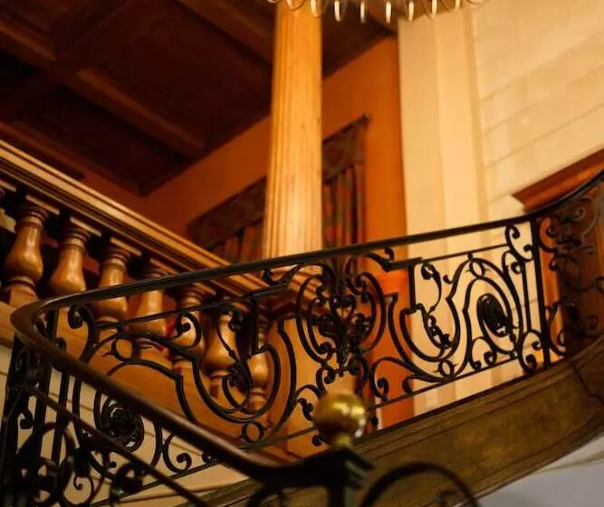 호텔 Château Des Avenieres   Relais & Châteaux