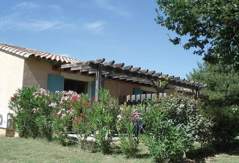 Отель Lagrange Vacances Les Mazets De Gaujac