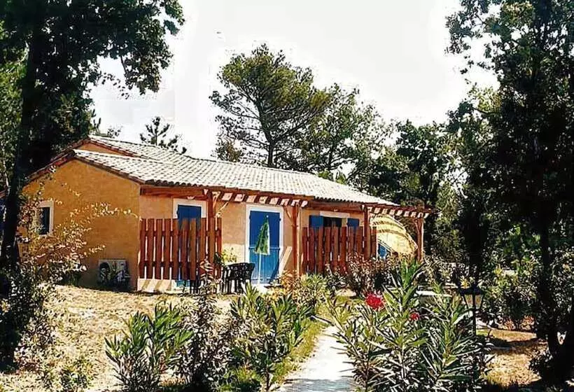 Отель Lagrange Vacances Les Mazets De Gaujac