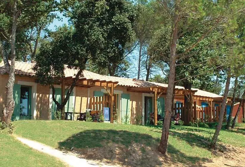 Отель Lagrange Vacances Les Mazets De Gaujac