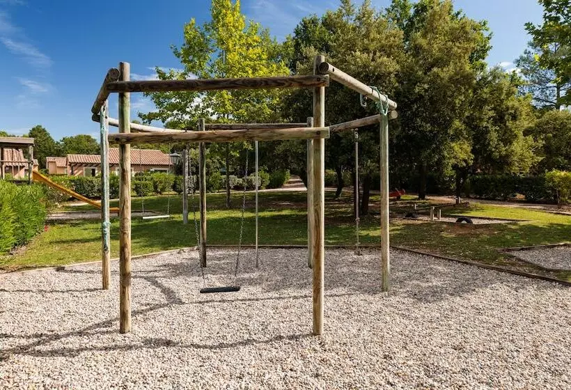 Отель Lagrange Vacances Les Mazets De Gaujac