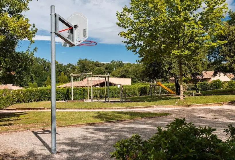 Отель Lagrange Vacances Les Mazets De Gaujac