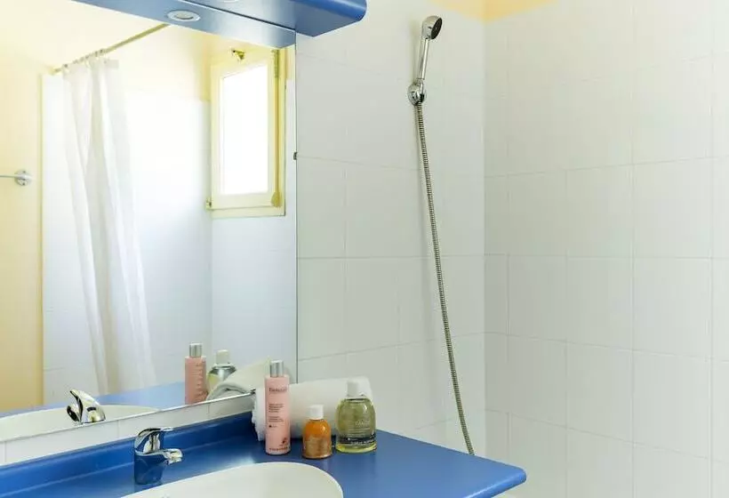 Отель Lagrange Vacances Les Mazets De Gaujac