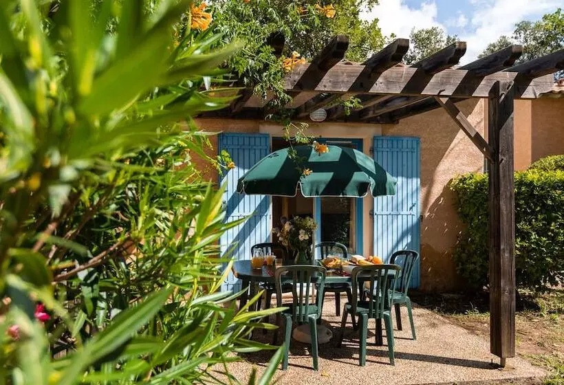 Отель Lagrange Vacances Les Mazets De Gaujac