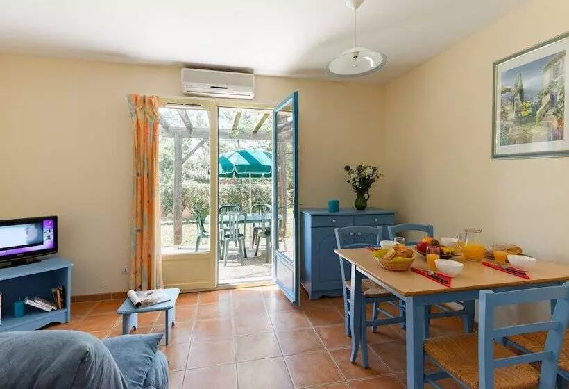 Отель Lagrange Vacances Les Mazets De Gaujac