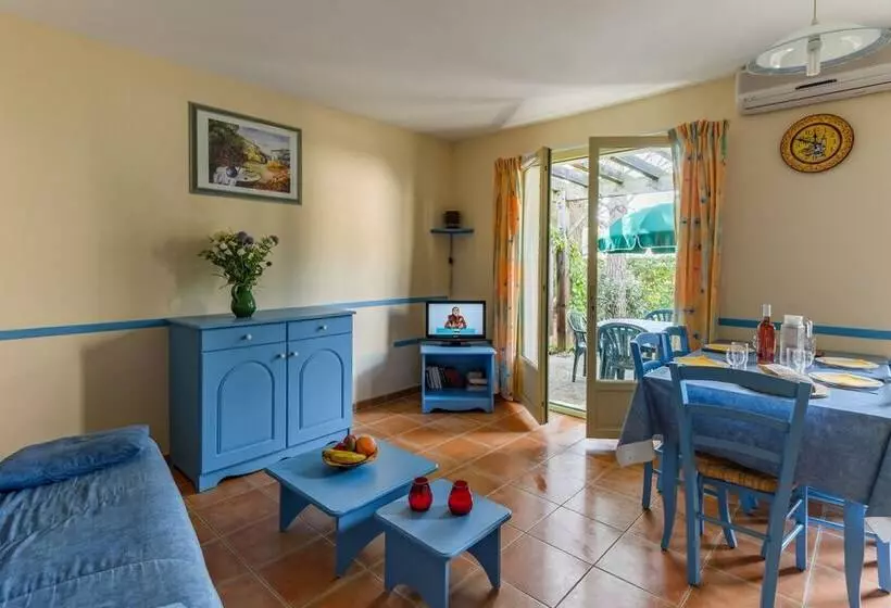 Отель Lagrange Vacances Les Mazets De Gaujac