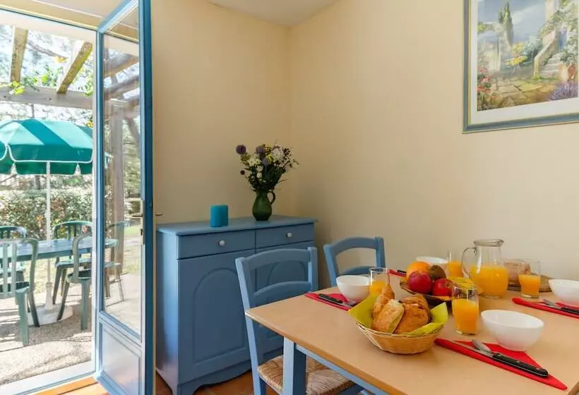 Отель Lagrange Vacances Les Mazets De Gaujac