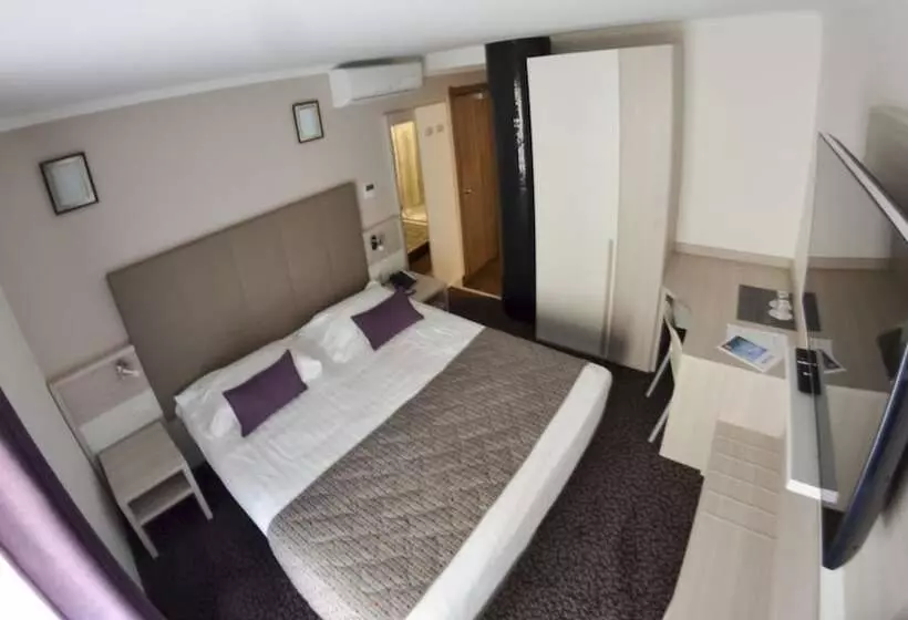 בית מלון כפרי Savoy Hôtel Evian