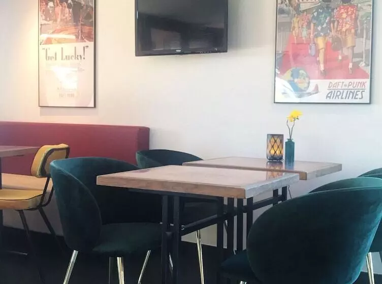 Отель Hôtel La Verriaire The Originals