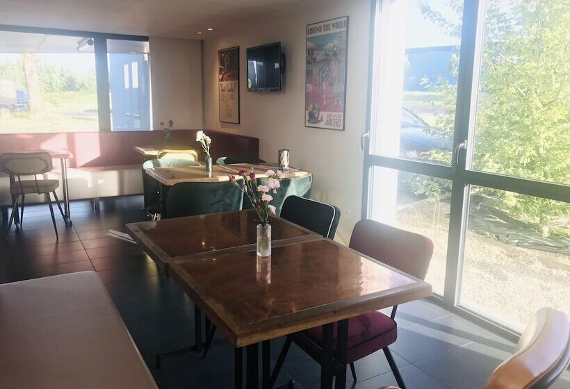 Отель Hôtel La Verriaire The Originals