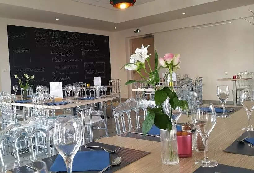 Отель Hôtel La Verriaire The Originals