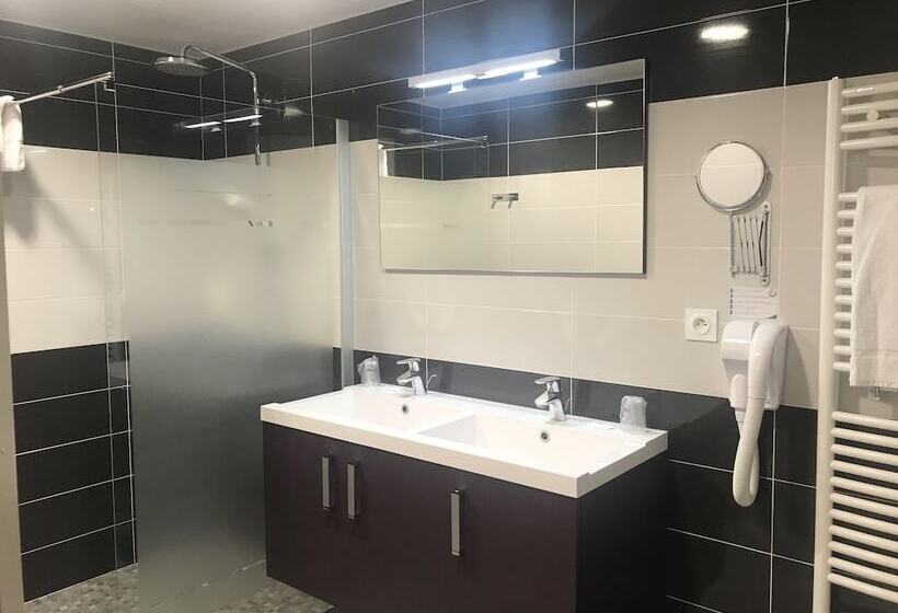 Отель Hôtel La Verriaire The Originals