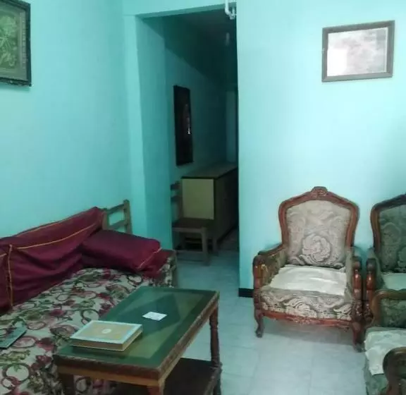 شقه للايجار باليوم بأبوقير تاني نمره من البحر