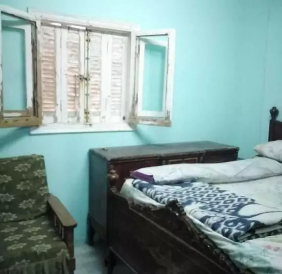 شقه للايجار باليوم بأبوقير تاني نمره من البحر