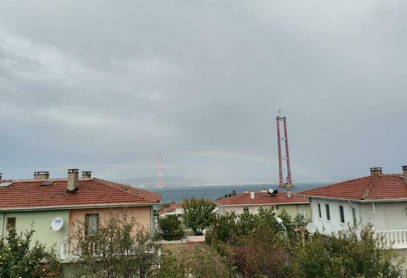 1915 çanakkale Köprü Manzarali 700m2 Bahceli Mustakil Ev