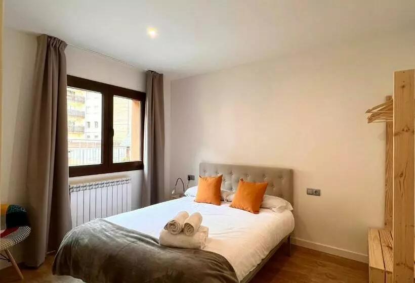 Espot Cowork & Apartments   L Amfitriona