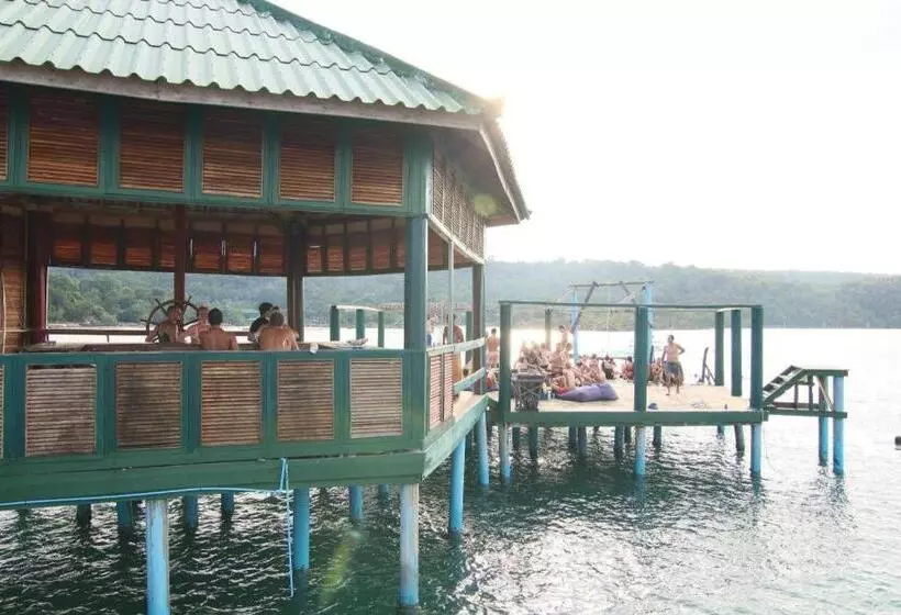 Hotelli Mad Monkey Koh Rong Samloem