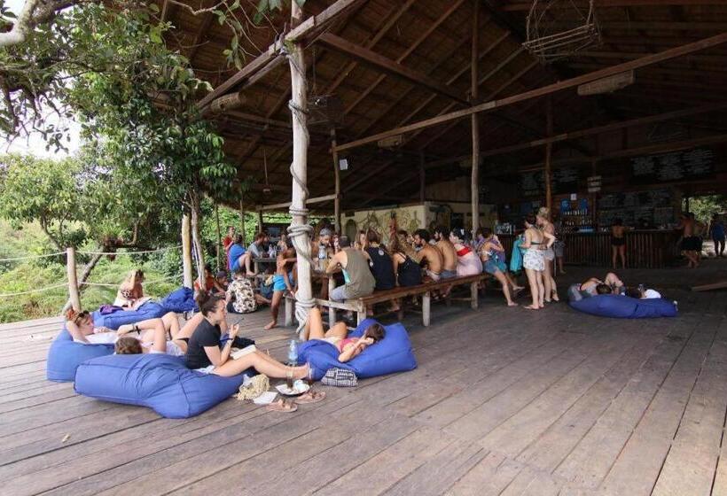 Otel Mad Monkey Koh Rong Samloem