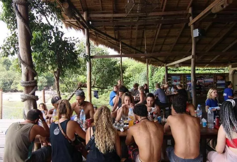 Hotelli Mad Monkey Koh Rong Samloem