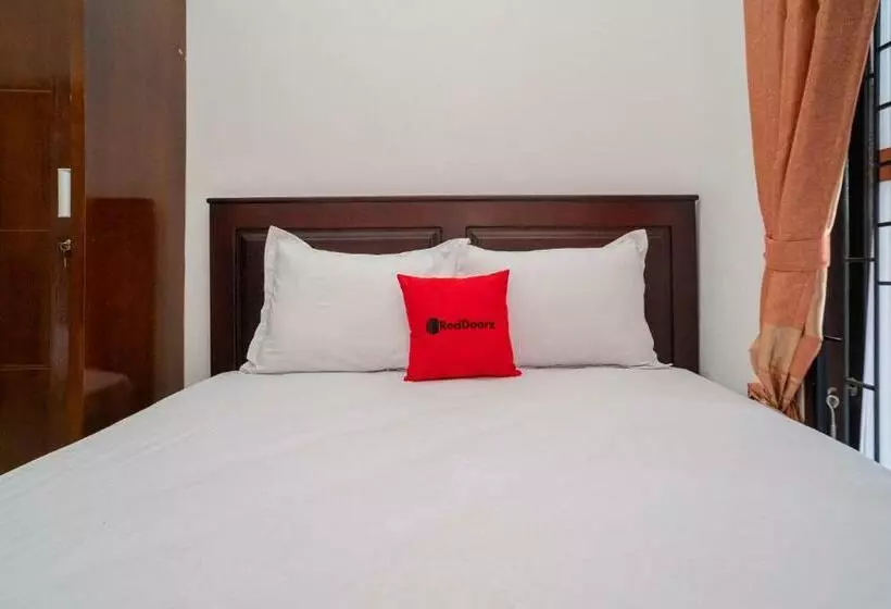 ホテル Reddoorz Syariah @ Jalan Tingang Palangkaraya