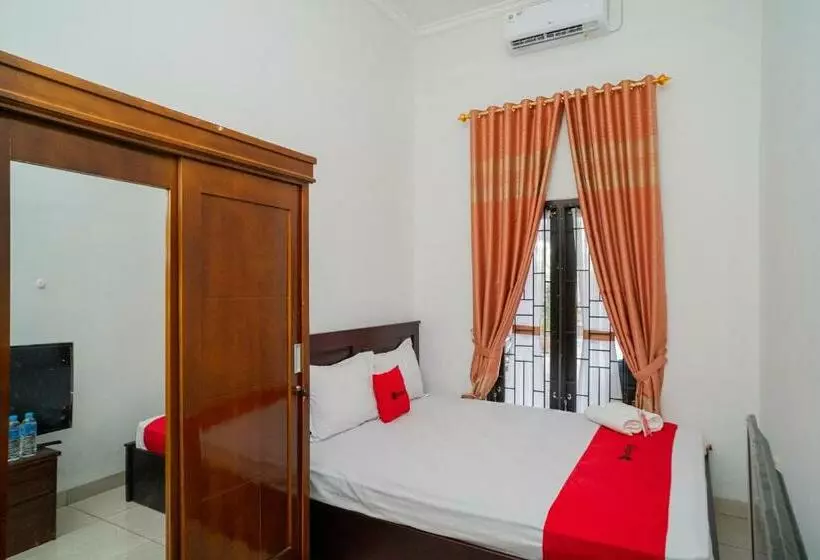 ホテル Reddoorz Syariah @ Jalan Tingang Palangkaraya