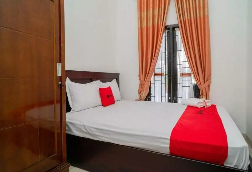 ホテル Reddoorz Syariah @ Jalan Tingang Palangkaraya
