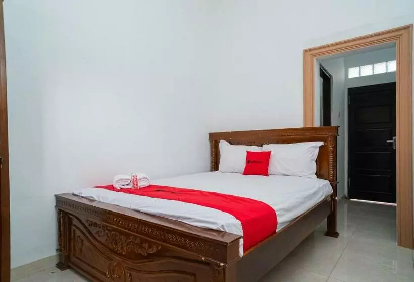 ホテル Reddoorz Syariah @ Jalan Tingang Palangkaraya