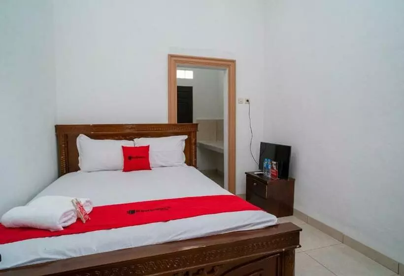 ホテル Reddoorz Syariah @ Jalan Tingang Palangkaraya