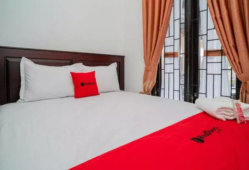 ホテル Reddoorz Syariah @ Jalan Tingang Palangkaraya