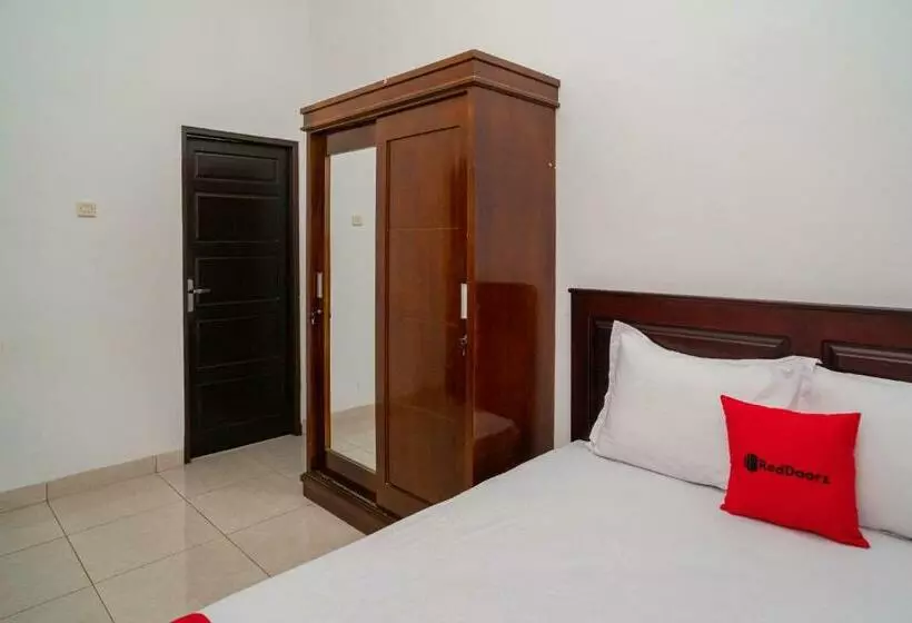 ホテル Reddoorz Syariah @ Jalan Tingang Palangkaraya