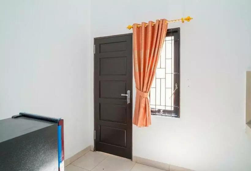ホテル Reddoorz Syariah @ Jalan Tingang Palangkaraya