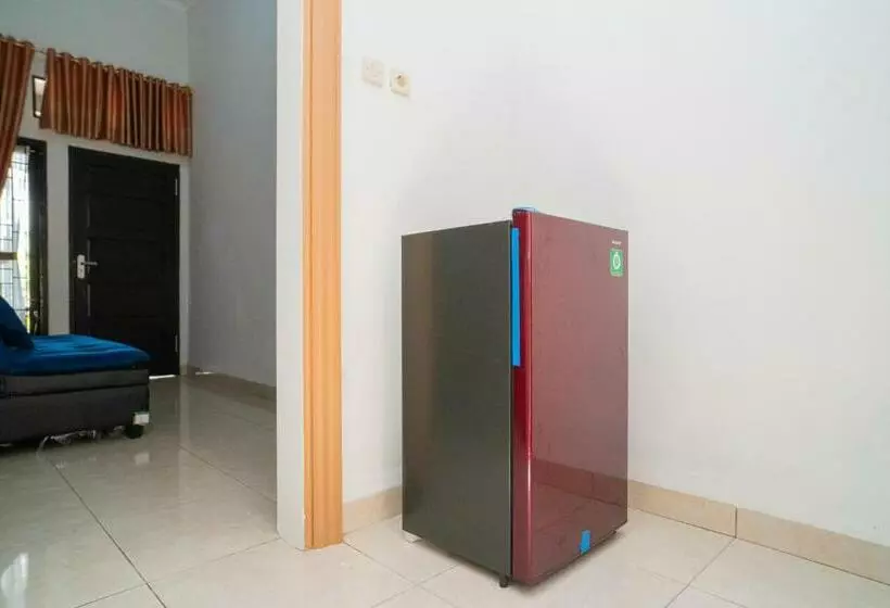 ホテル Reddoorz Syariah @ Jalan Tingang Palangkaraya