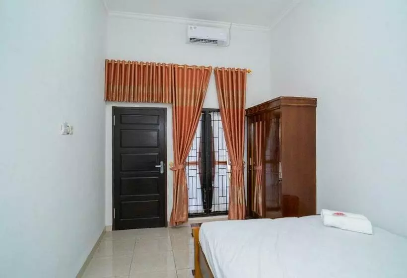 ホテル Reddoorz Syariah @ Jalan Tingang Palangkaraya