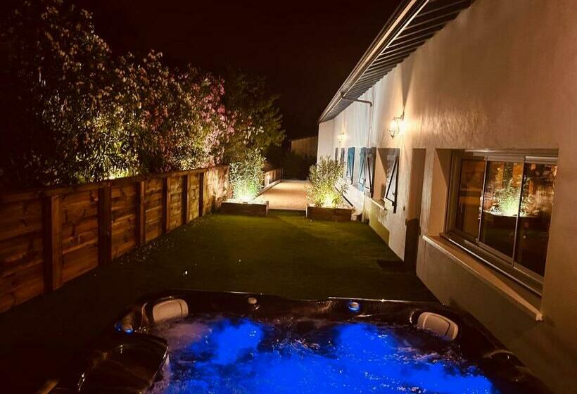 Villa A 100 M Du Quartier Des Docks De Biarritz Jacuzzi , Piscine Chauffée , Pétanque