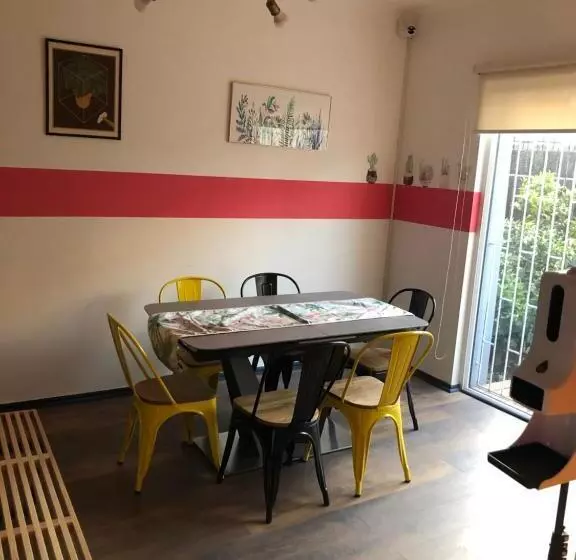 Retkeilymaja Tqcaleta Providencia Barrio Italia