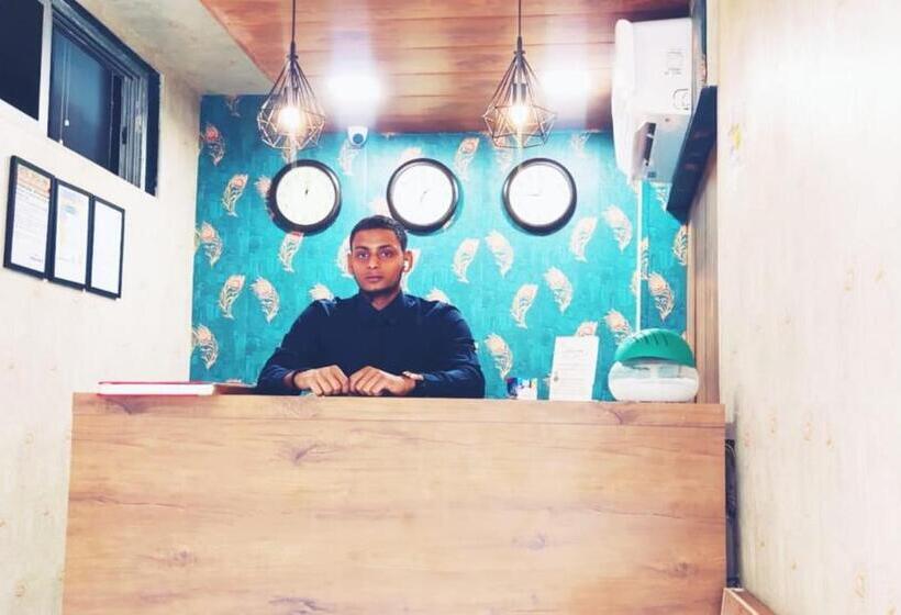 ホテル Fabexpress Aksa Inn Nr Kokilaben