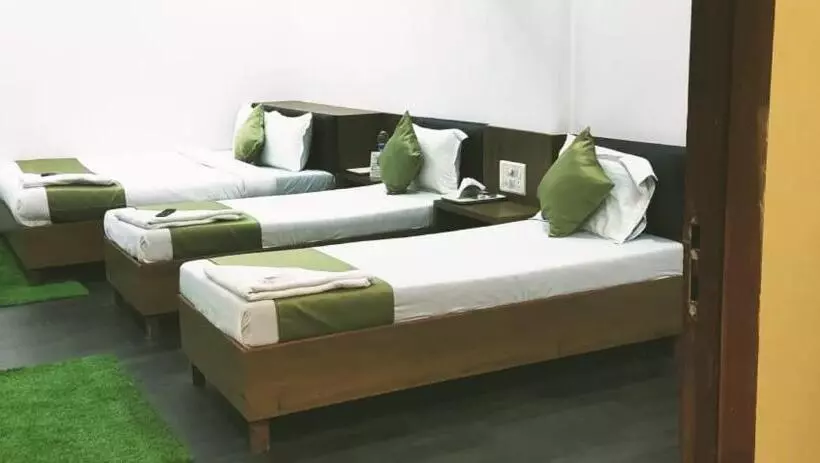 Fabhotel Aksa Inn