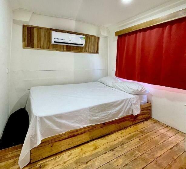 Bushotel Puerto Viejo With Private Hot Tube Very Close To Town