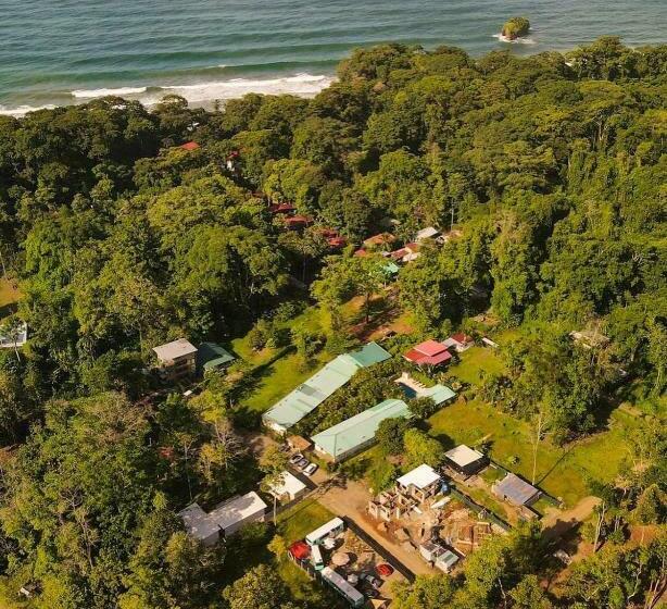 Bushotel Puerto Viejo With Private Hot Tube Very Close To Town