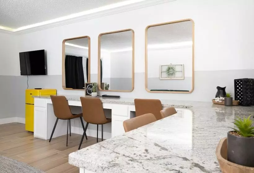 Hotelli The Westerner   Extended Stay