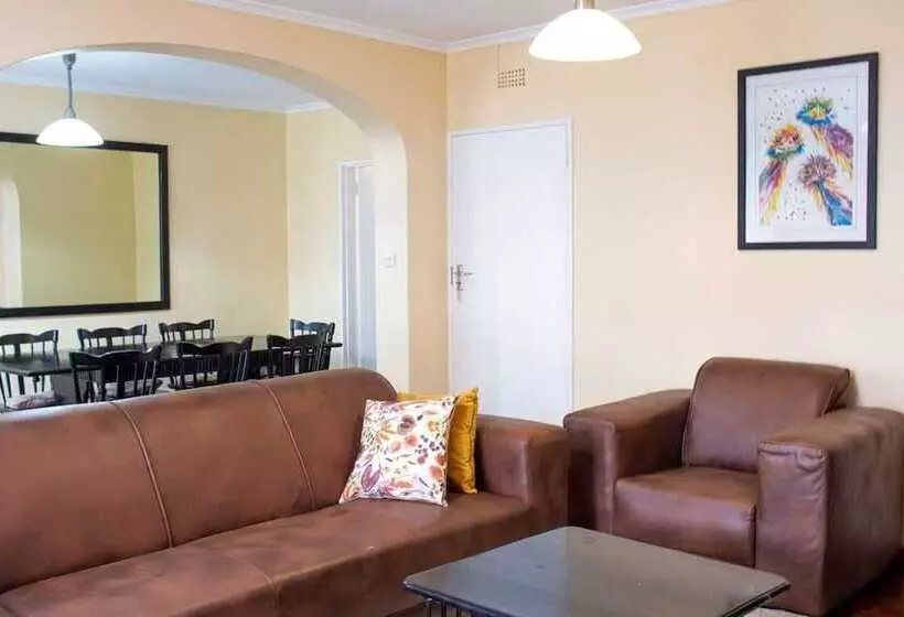 Inviting 3 Bed Apartment In The City