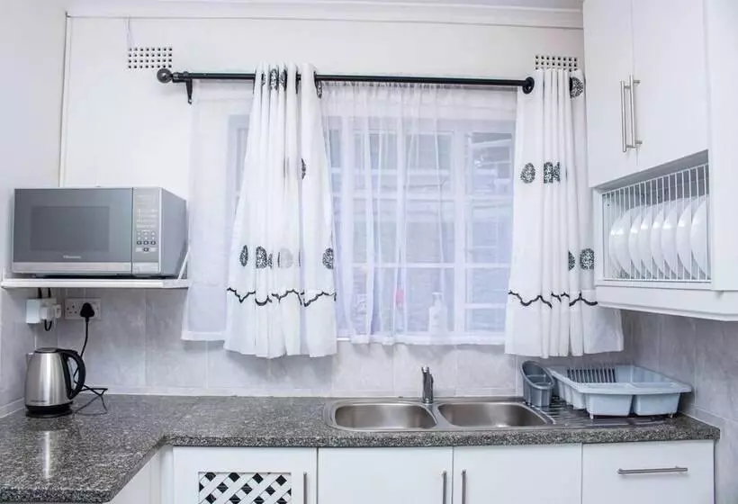 Inviting 3 Bed Apartment In The City