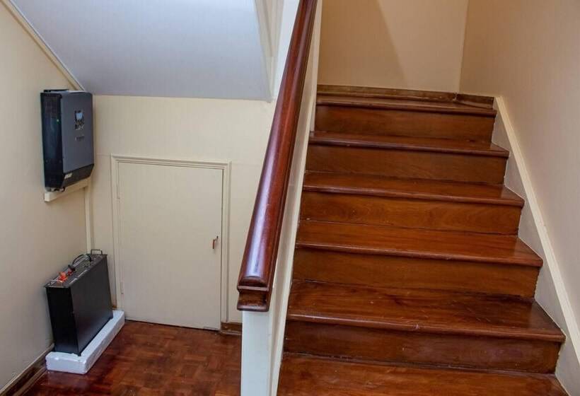 Inviting 3 Bed Apartment In The City