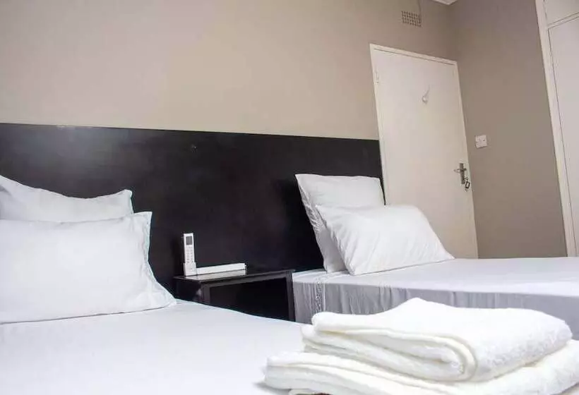 Inviting 3 Bed Apartment In The City