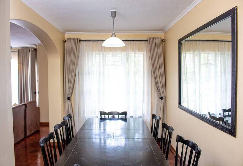 Inviting 3 Bed Apartment In The City