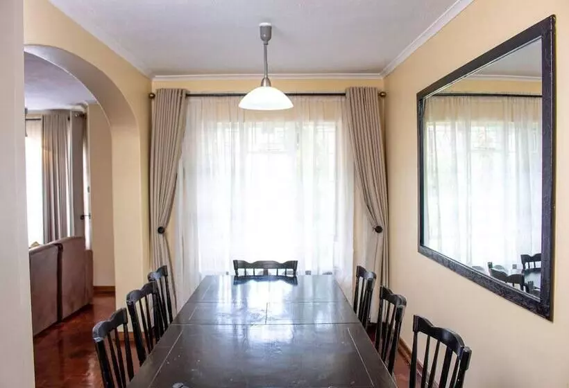 Inviting 3 Bed Apartment In The City