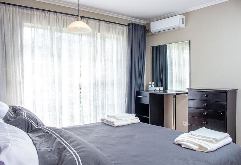 Inviting 3 Bed Apartment In The City