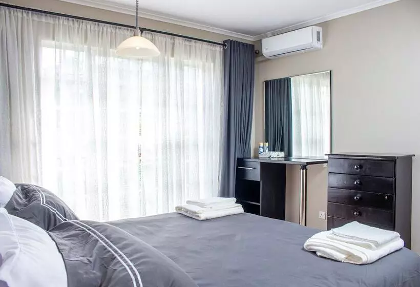 Inviting 3 Bed Apartment In The City