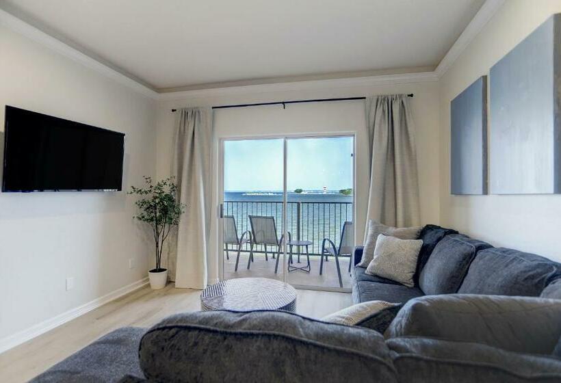 Newly Renovated Waterfront Condo With Sunset Views